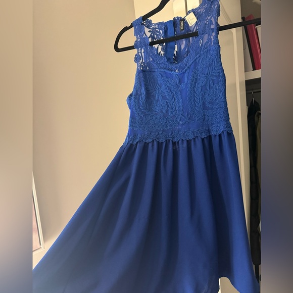 Blue H&M dress with lace - Picture 2 of 3